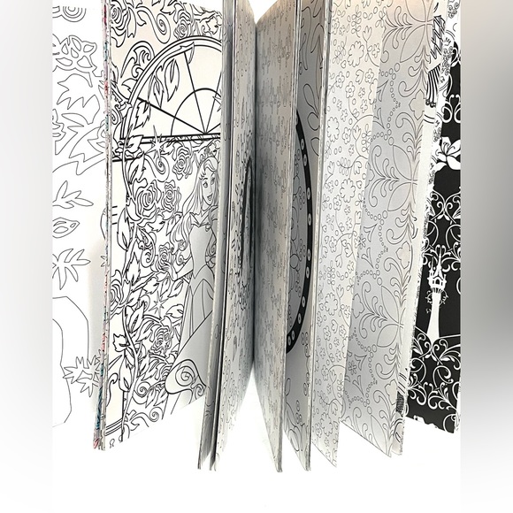 Set of 2 Hard Cover Disney Art Therapy Coloring Book. Disney Princess & Frozen. - Picture 6 of 14